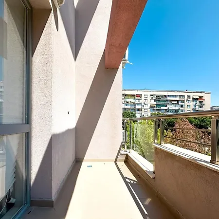 Modern 1br With The Comforts Of Апартамент
